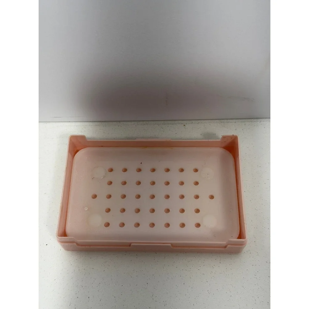 Vintage Mary Kay Pink Travel Soap Dish Case with Draining Tray Gold MK Monogram‎